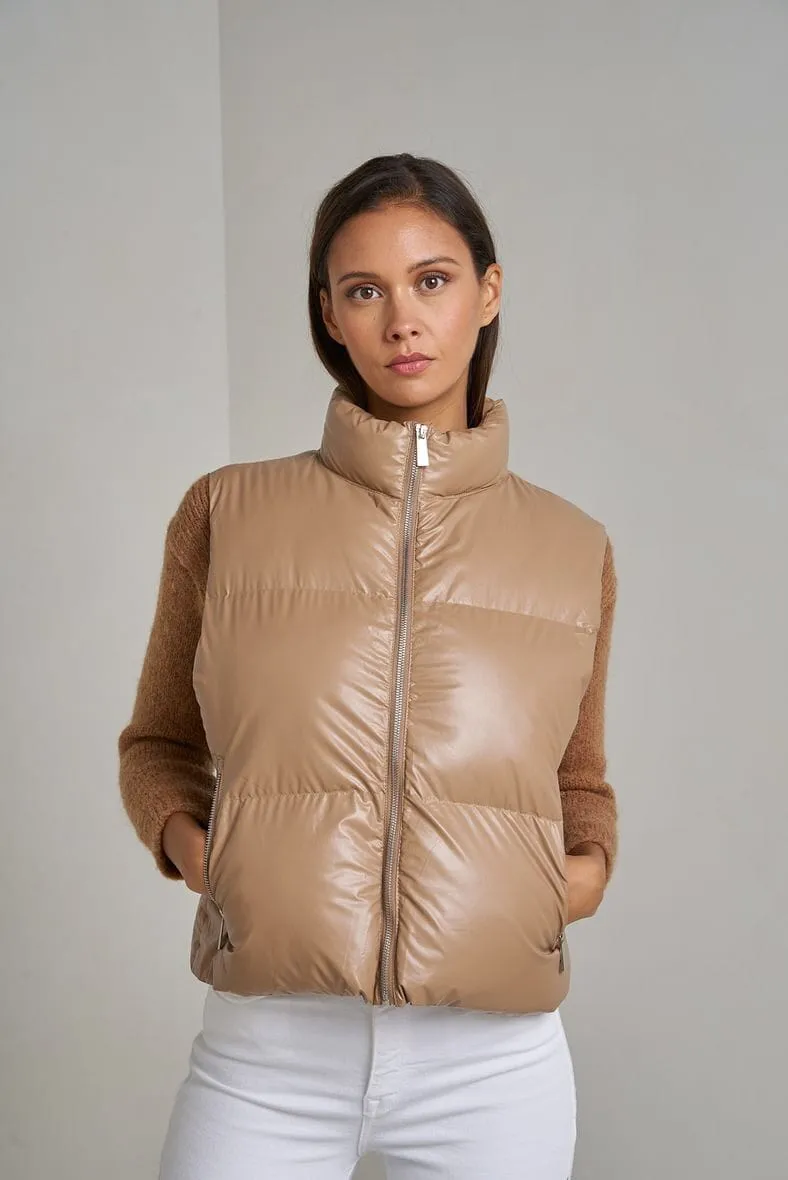 Autumn vibes shiny short puffer gilet - cappuccino